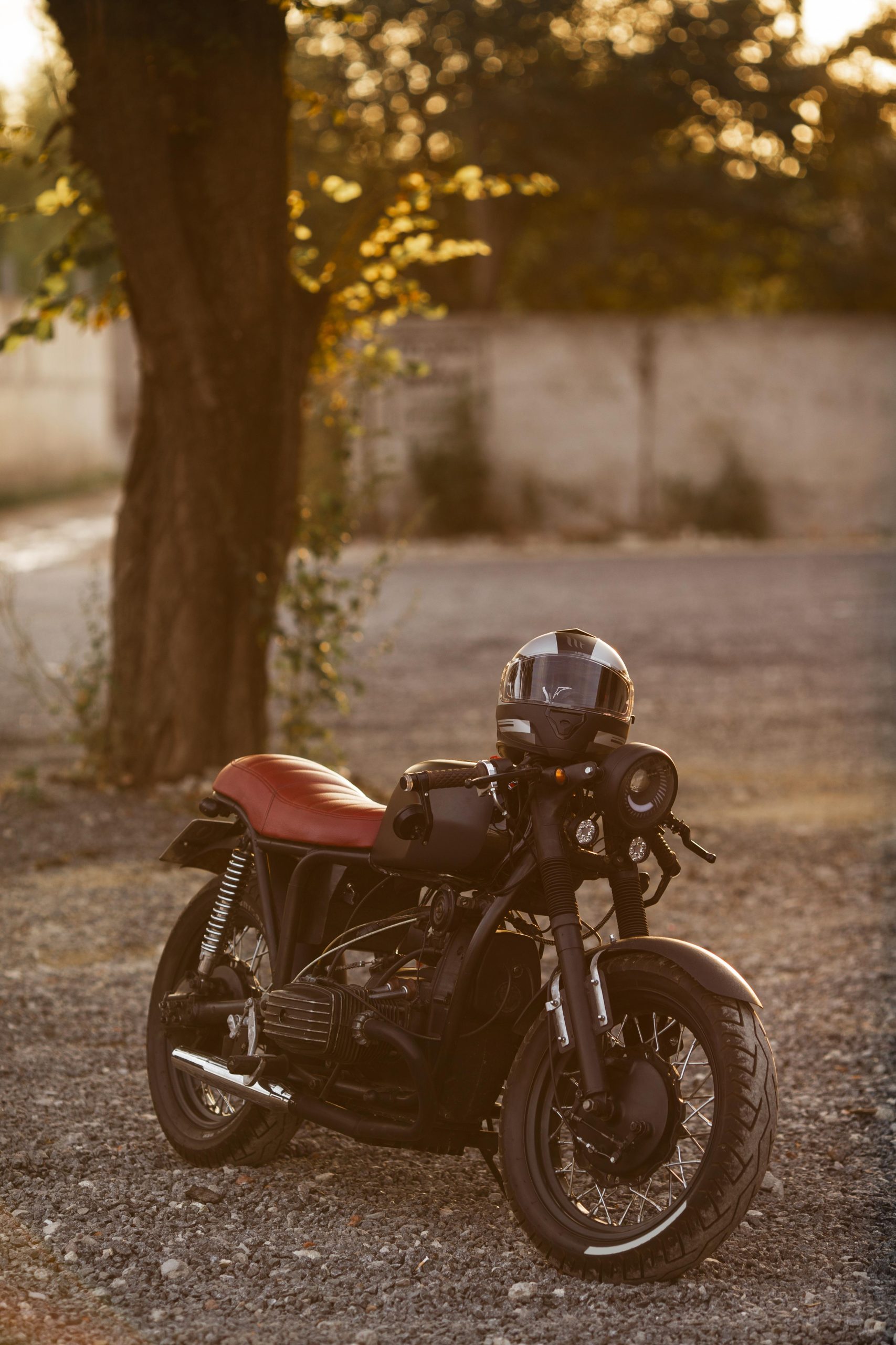 old-motorcycle-with-helmet-outdoors
